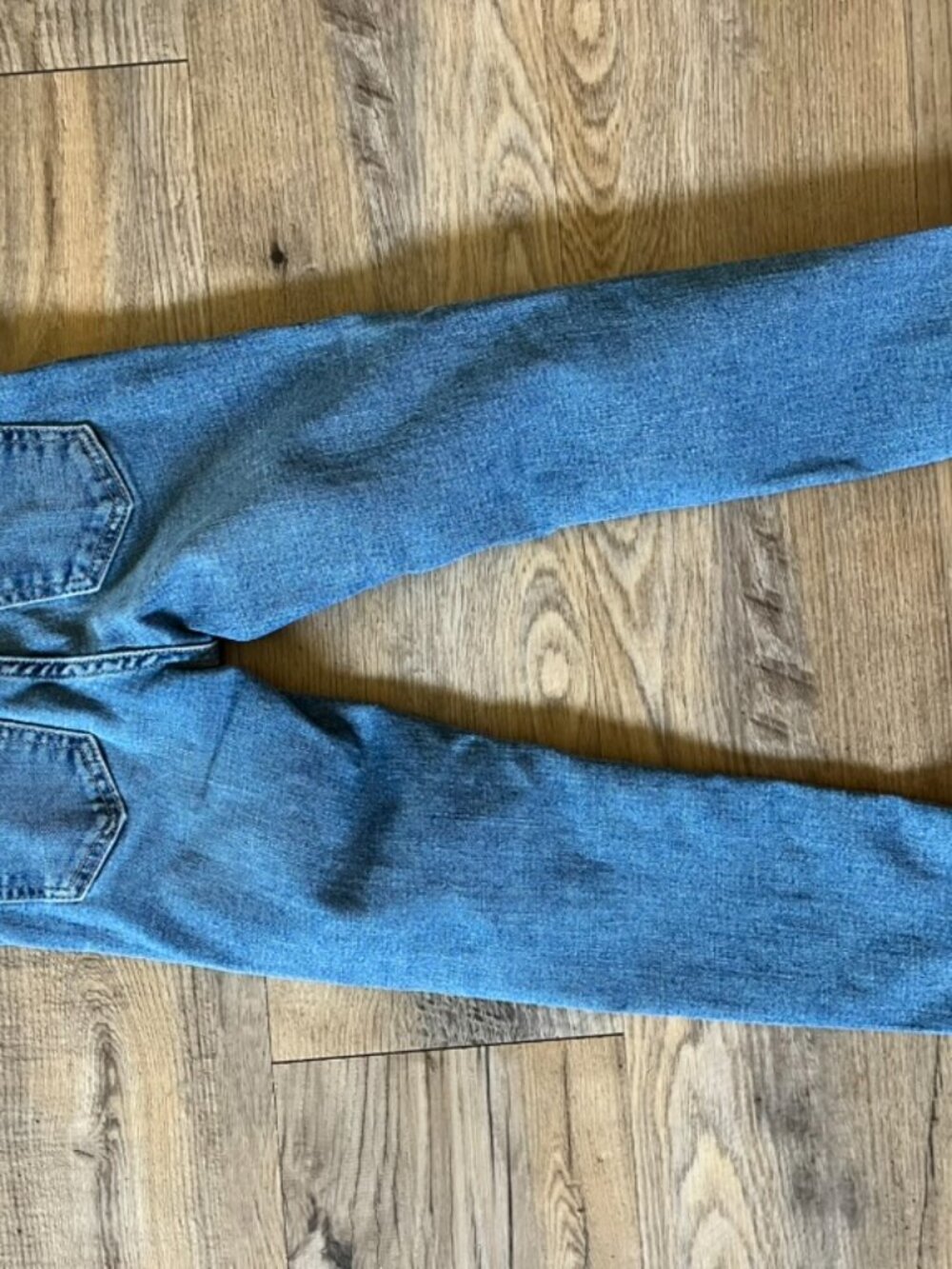 Old Navy 360° Stretch Slim Jeans – Size 6 – Medium Blue Wash - Picture 4 of 9